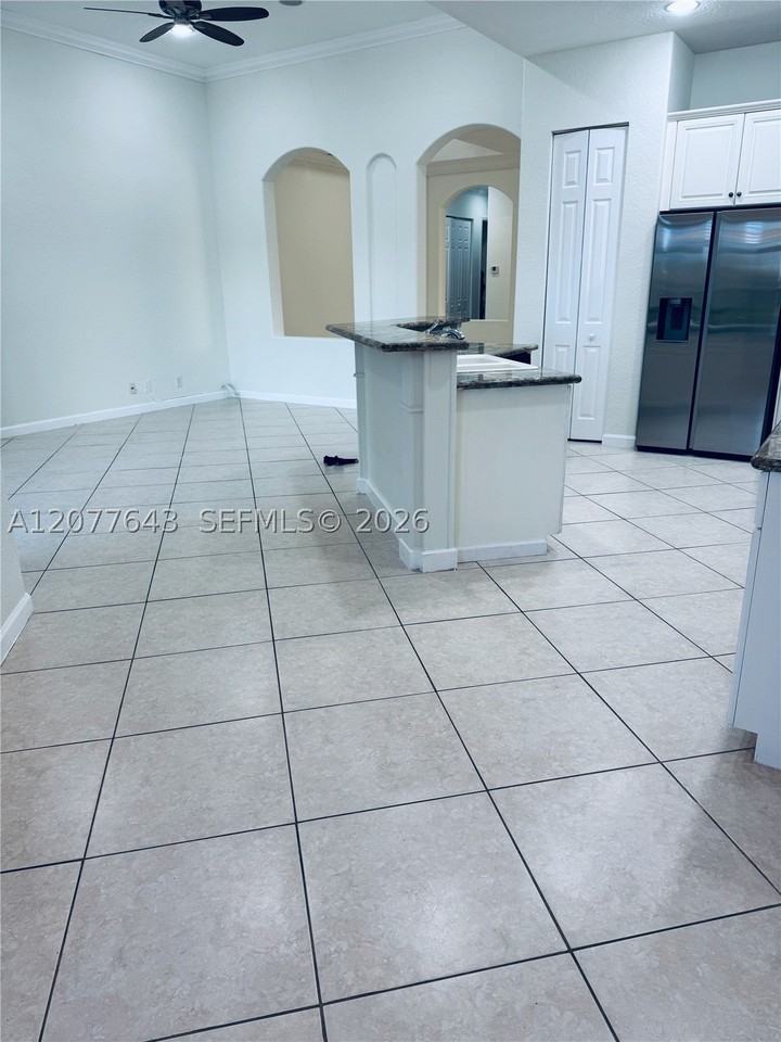 12400 Nw 78th Mnr #0 - Photo 4 of 21