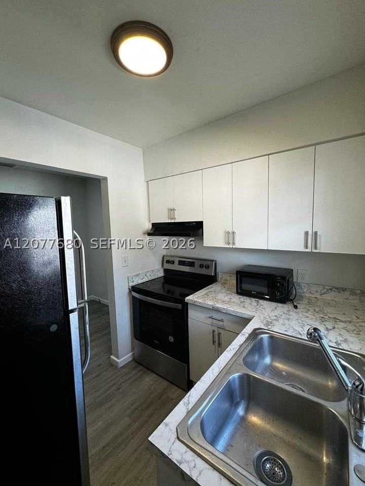 2734 Sw 30th Ct #1 - Photo 6 of 15