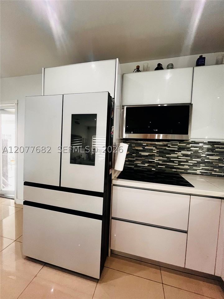 1920 Nw 32nd Ave - Photo 6 of 12