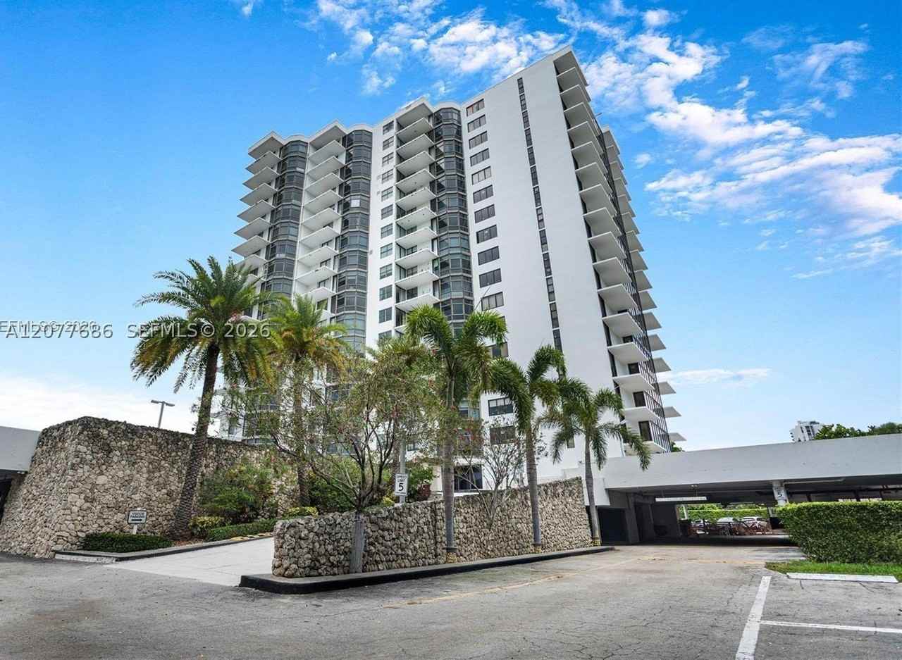 3375 N Country Club Dr #607