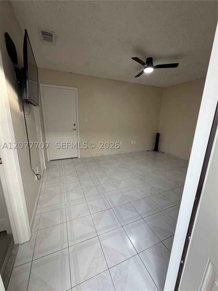 2658 W 74th Ter - Photo 4 of 16