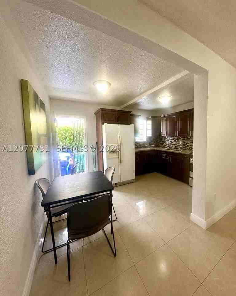 2361 Sw 27th St #1 - Photo 3 of 11