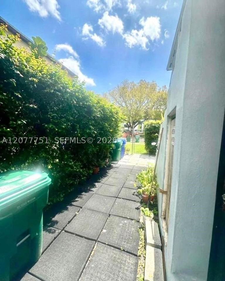 2361 Sw 27th St #1 - Photo 6 of 11