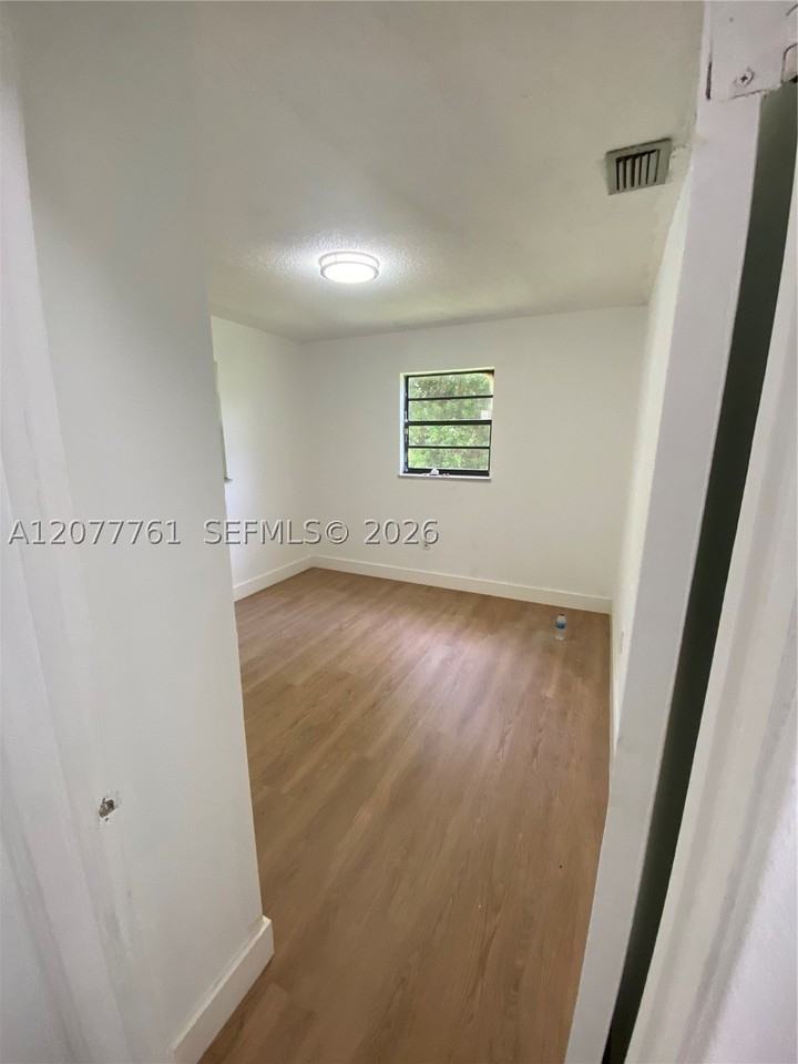 1415 Ne 118th Ter #1421 - Photo 6 of 9