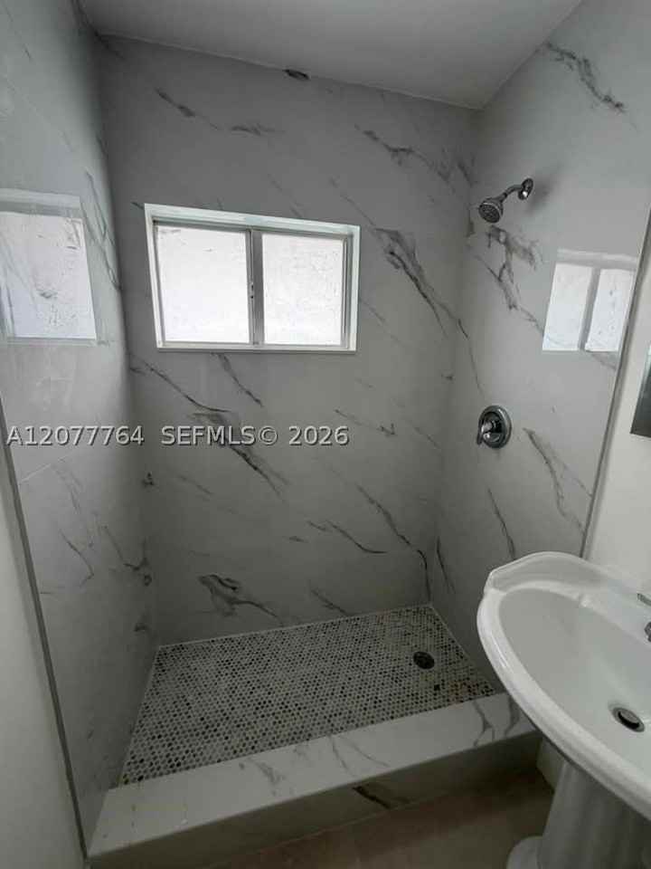 2465 W Flagler St #6 - Photo 4 of 7