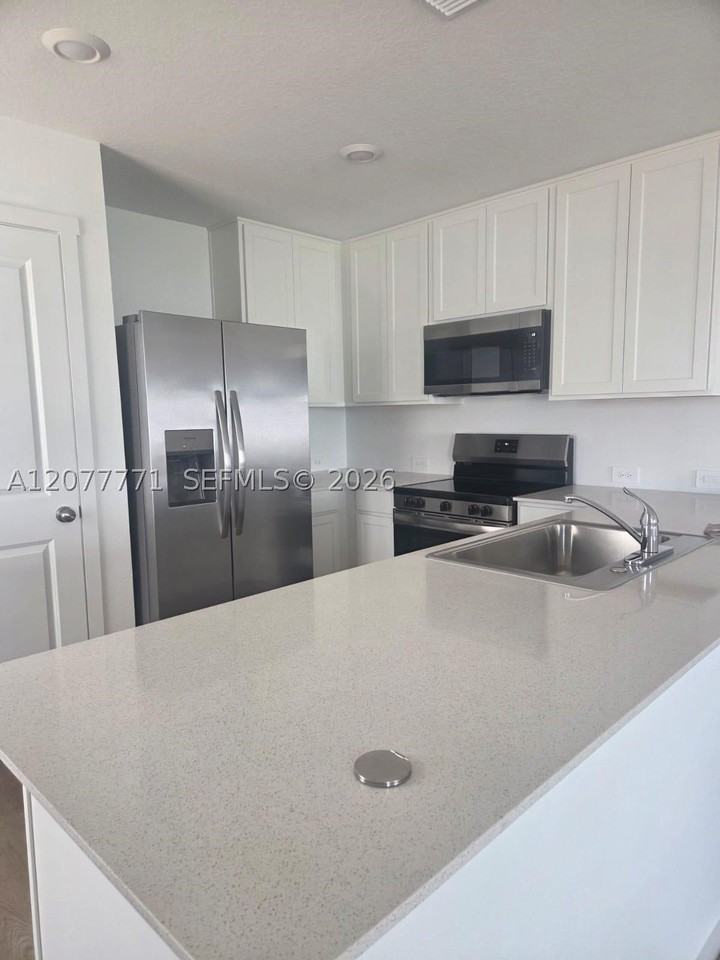 Riverwood Cir #3507 - Photo 4 of 33
