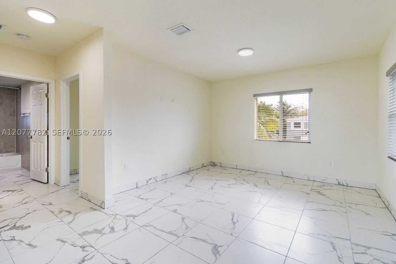 2323 Nw 15th St #2 - Photo 7 of 14