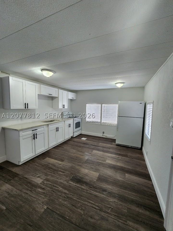 4222 Hibiscus Cir - Photo 2 of 18
