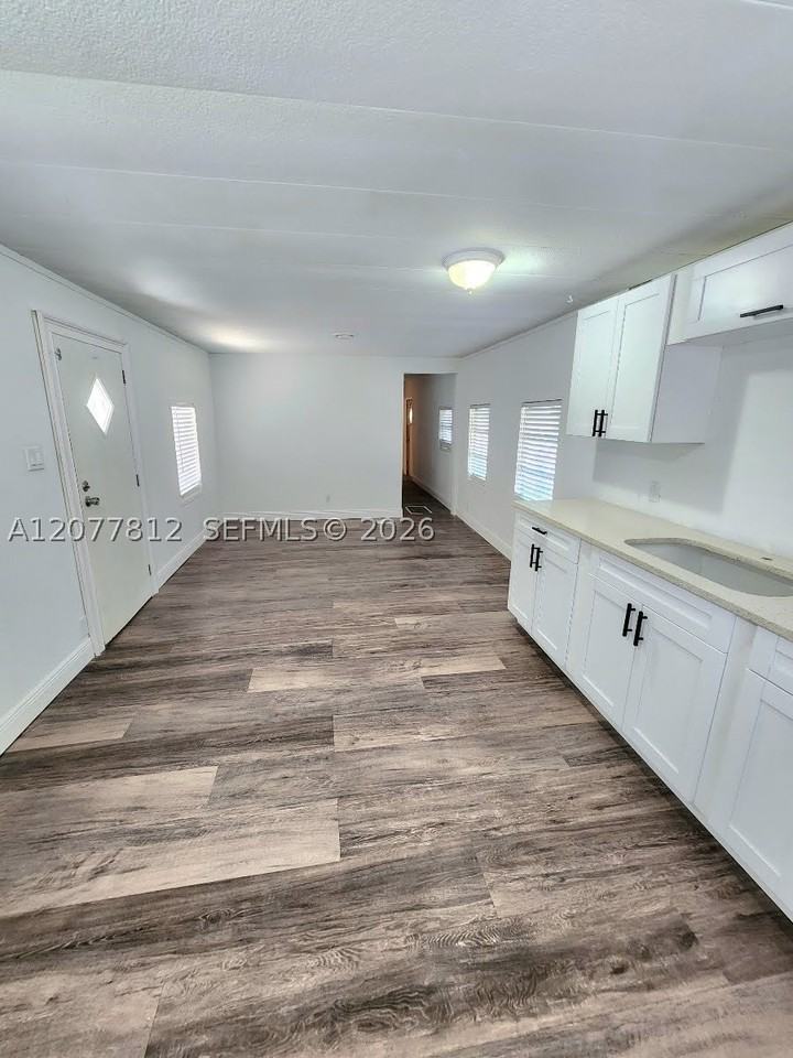 4222 Hibiscus Cir - Photo 3 of 18