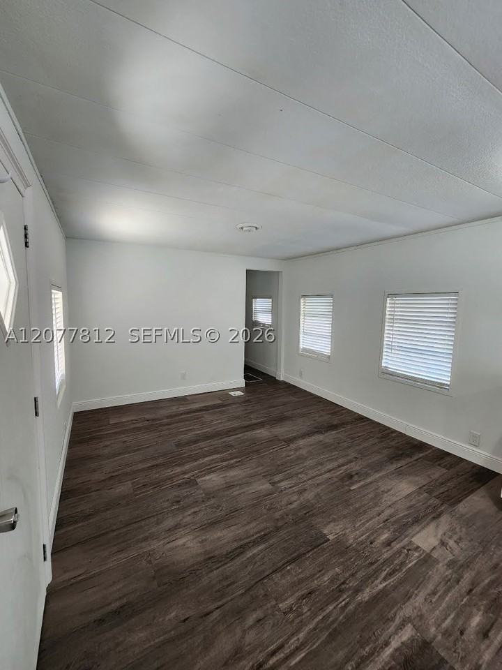 4222 Hibiscus Cir - Photo 5 of 18