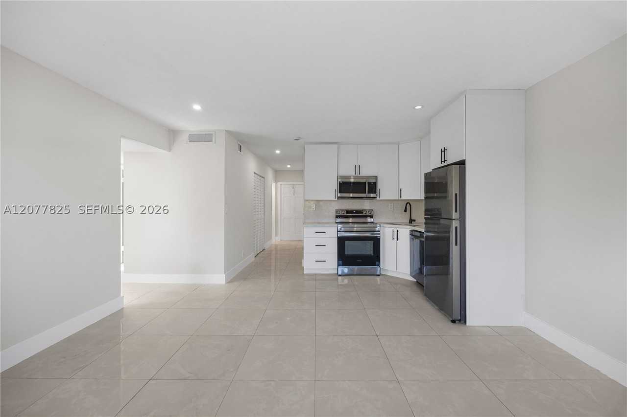 5420 Hollywood Blvd #209