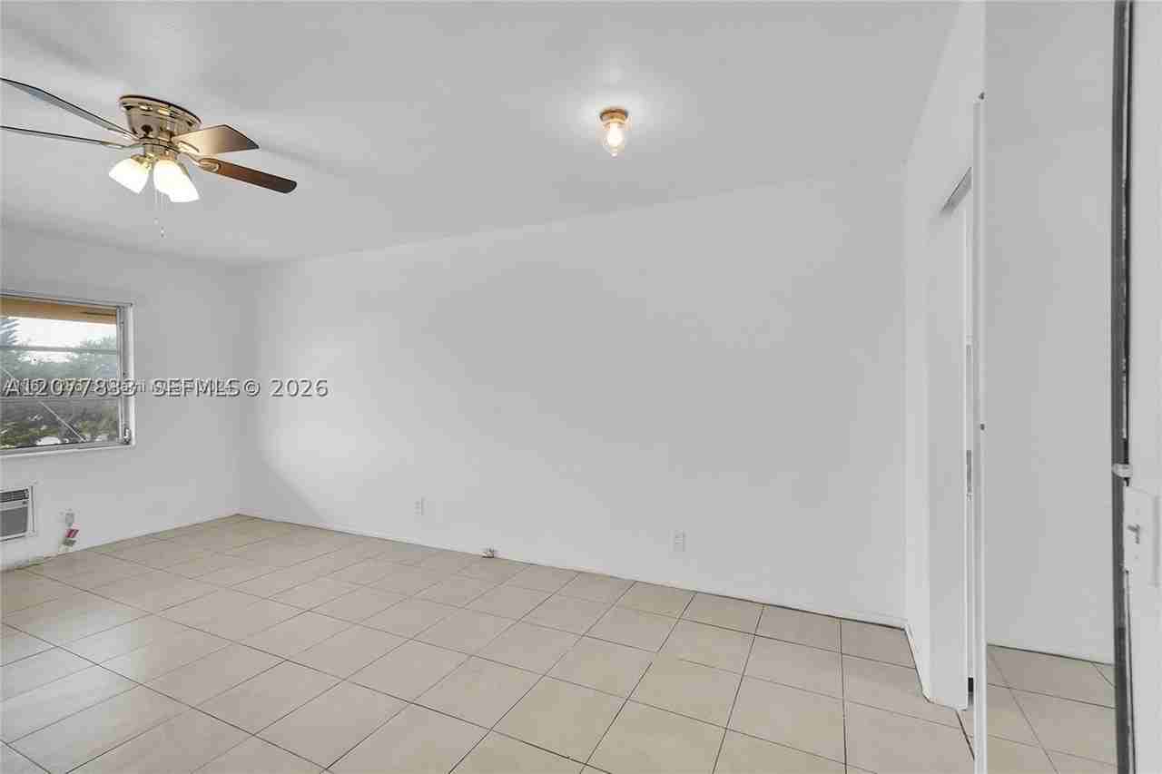 1050 E Sample Rd #309 - Photo 5 of 23