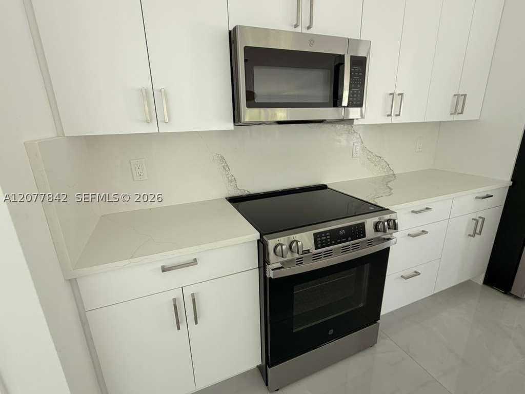 8636 100th Ct - Photo 3 of 19