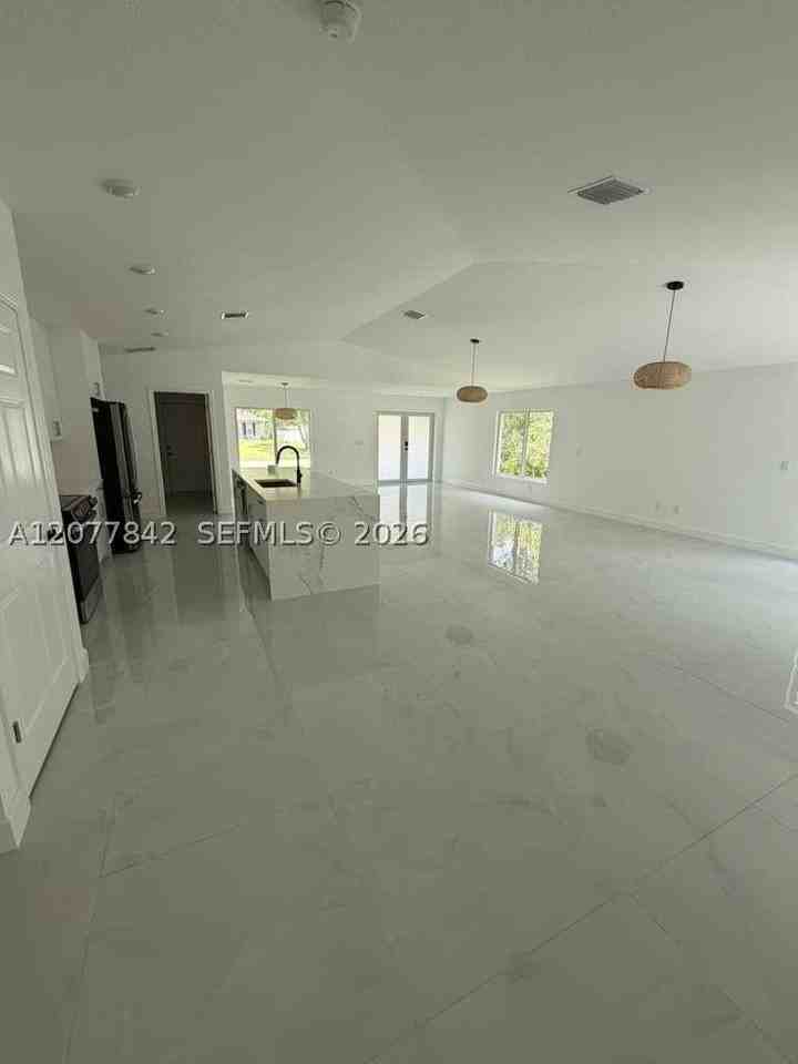8636 100th Ct - Photo 4 of 19