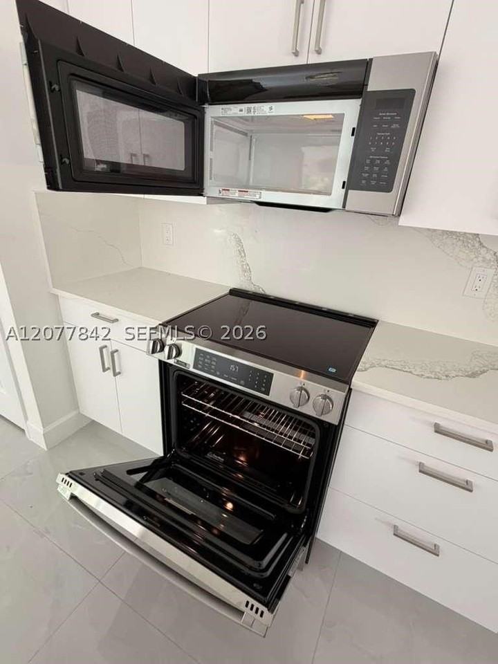 8636 100th Ct - Photo 6 of 19