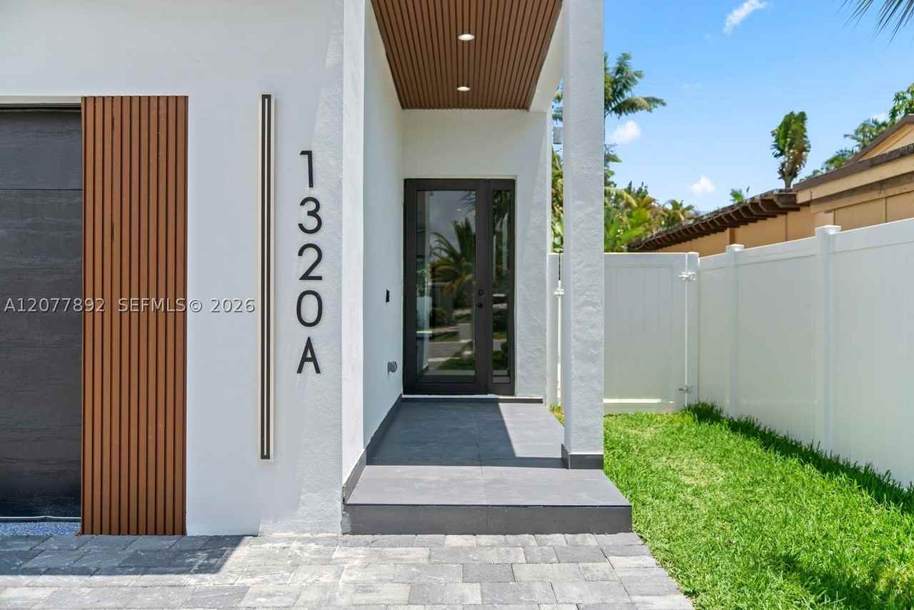 1320 Ne 16th Ave - Photo 4 of 30