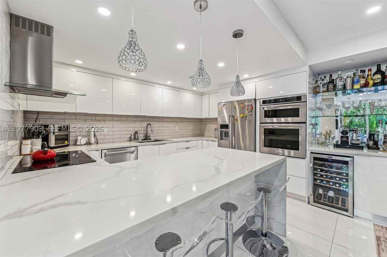 121 Crandon Blvd #251 - Photo 7 of 28