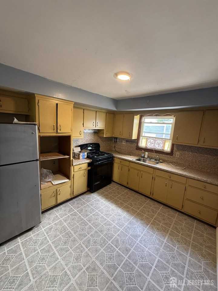 68 Christopher St #2 - Photo 6 of 11