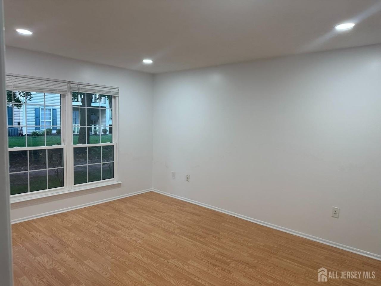 158 Darwin Ln - Photo 2 of 12