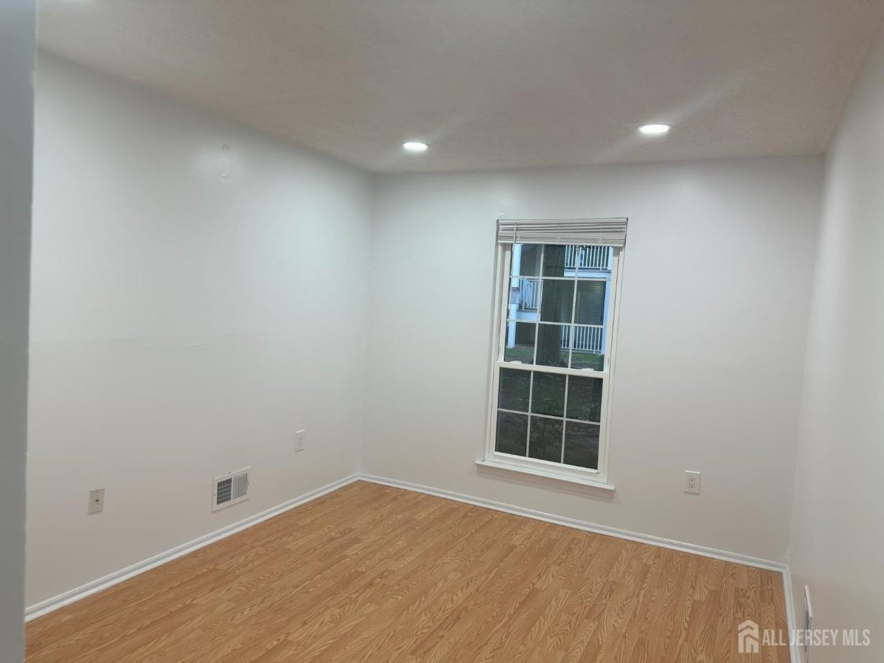 158 Darwin Ln - Photo 4 of 12