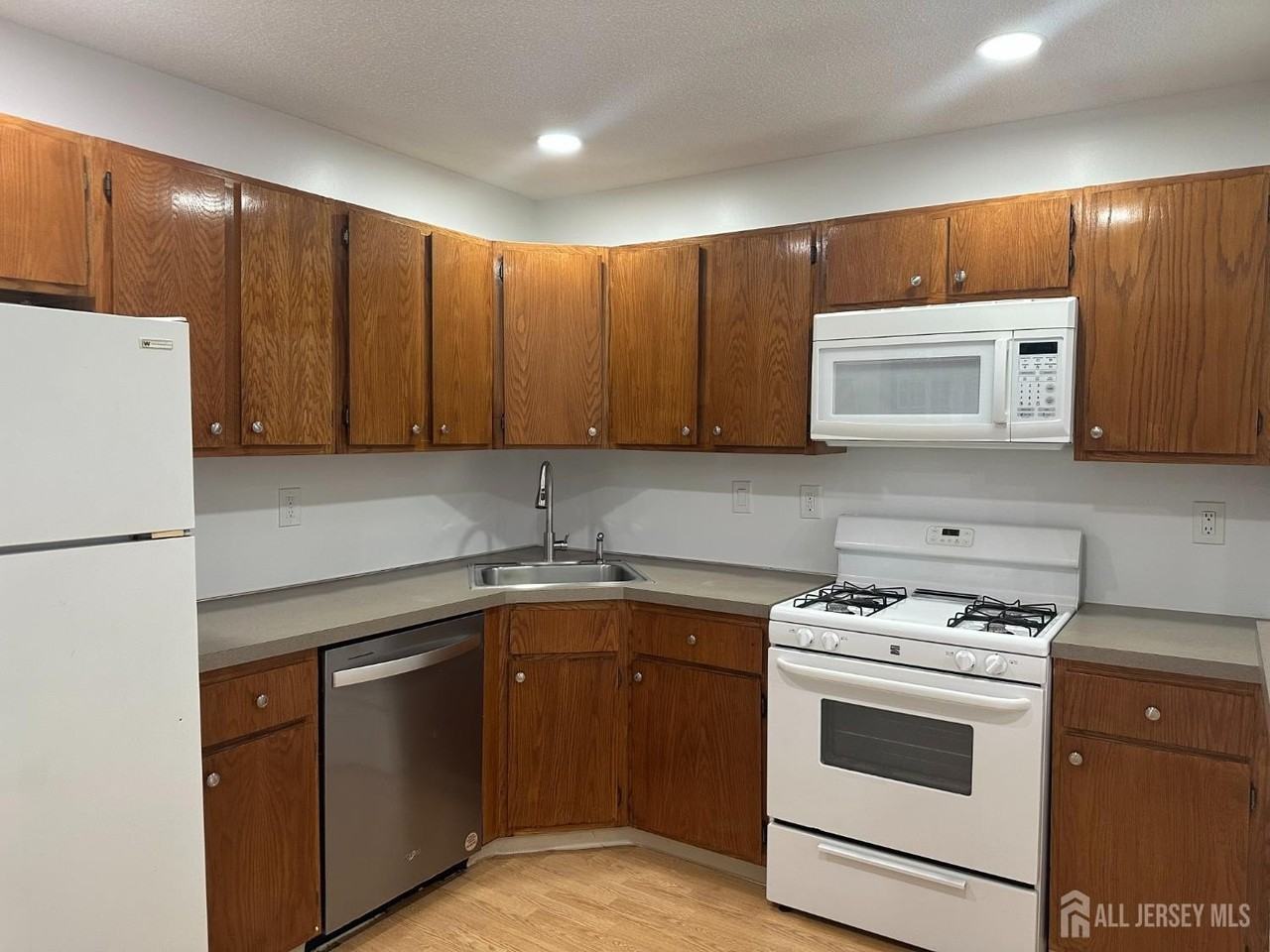 158 Darwin Ln - Photo 5 of 12