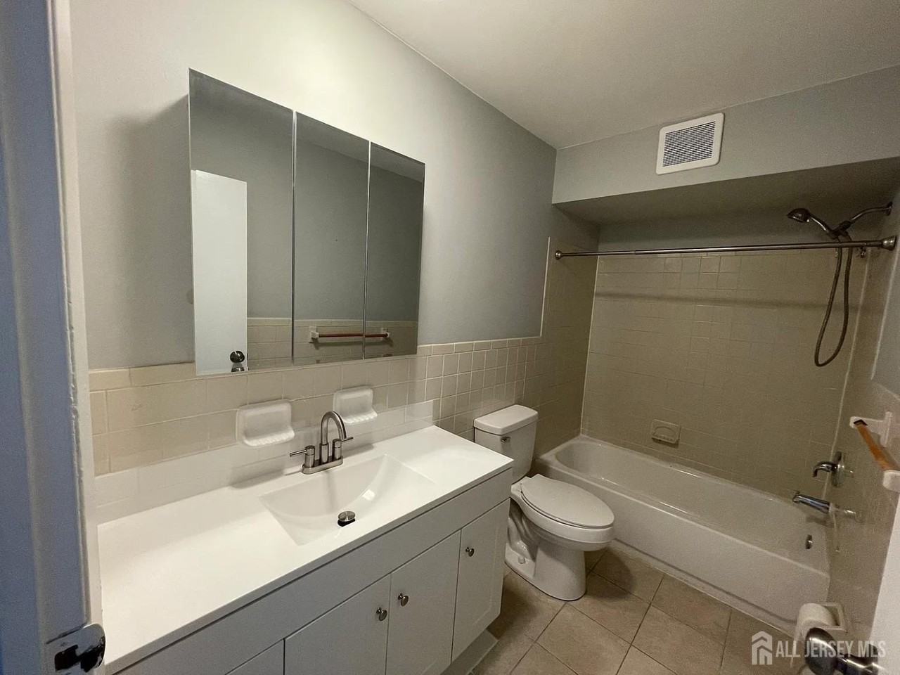1334 Cricket Ln - Photo 7 of 11