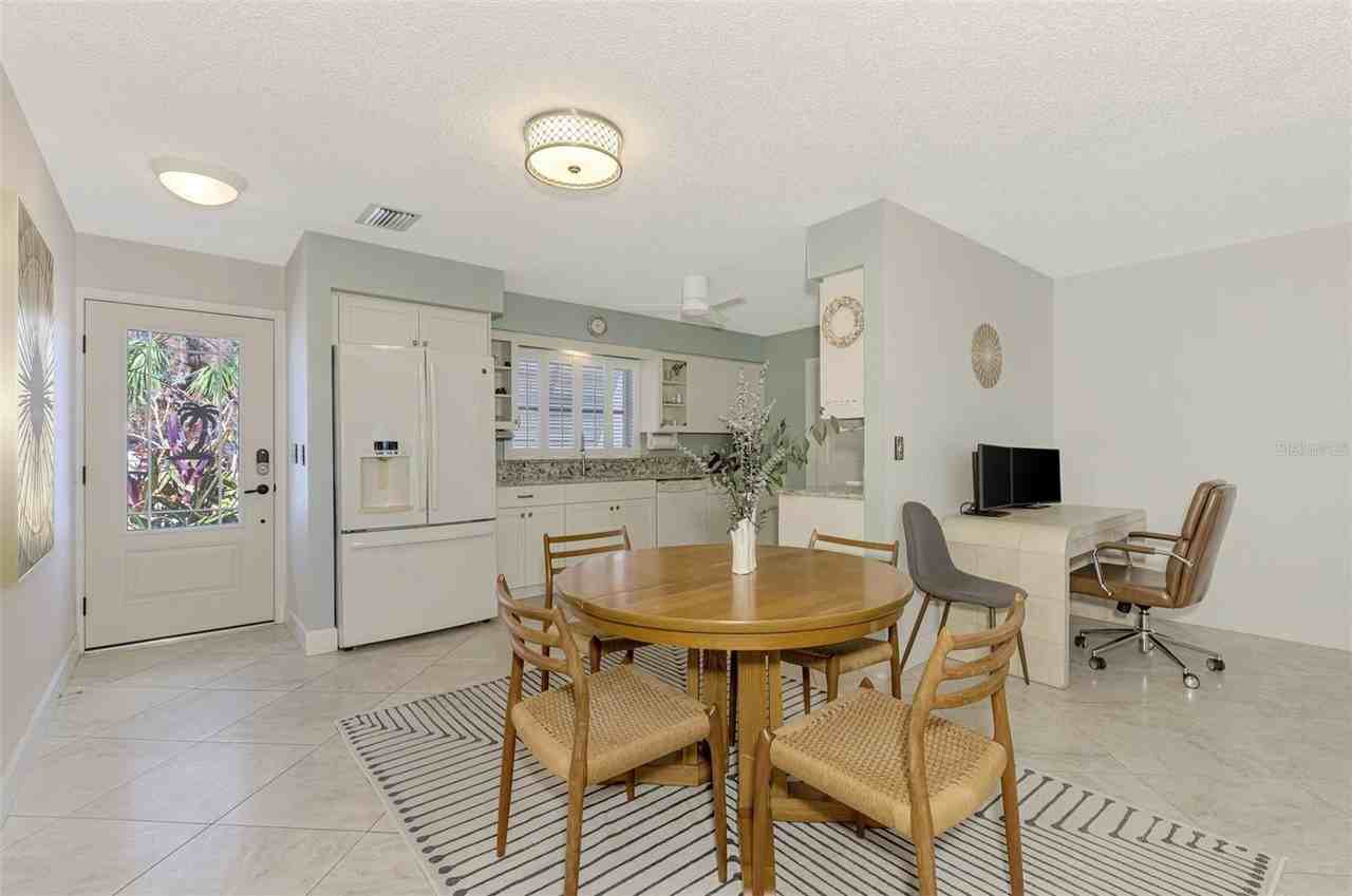 2643 Lear Rd - Photo 4 of 36