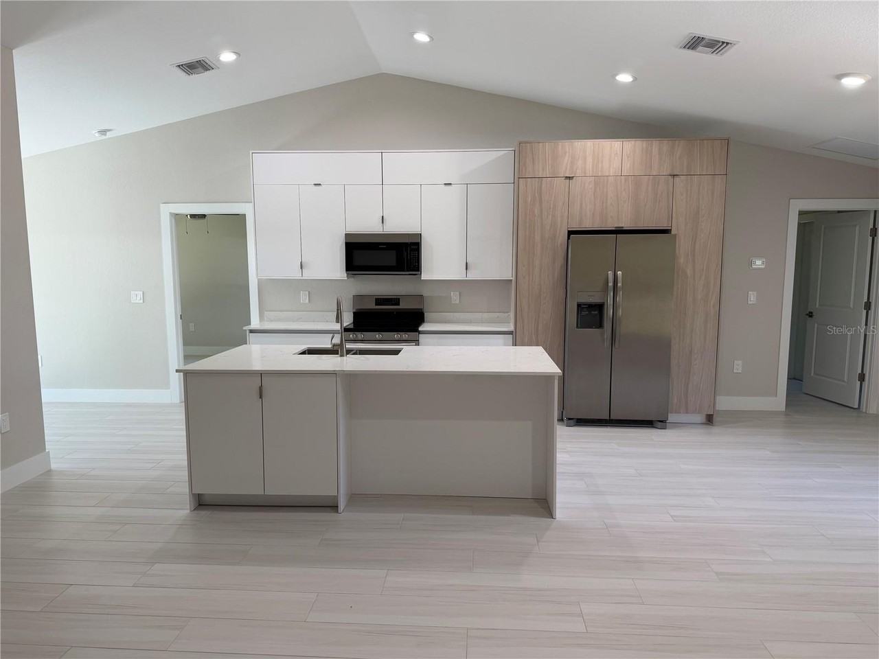 23367 Mayville Ave - Photo 4 of 37