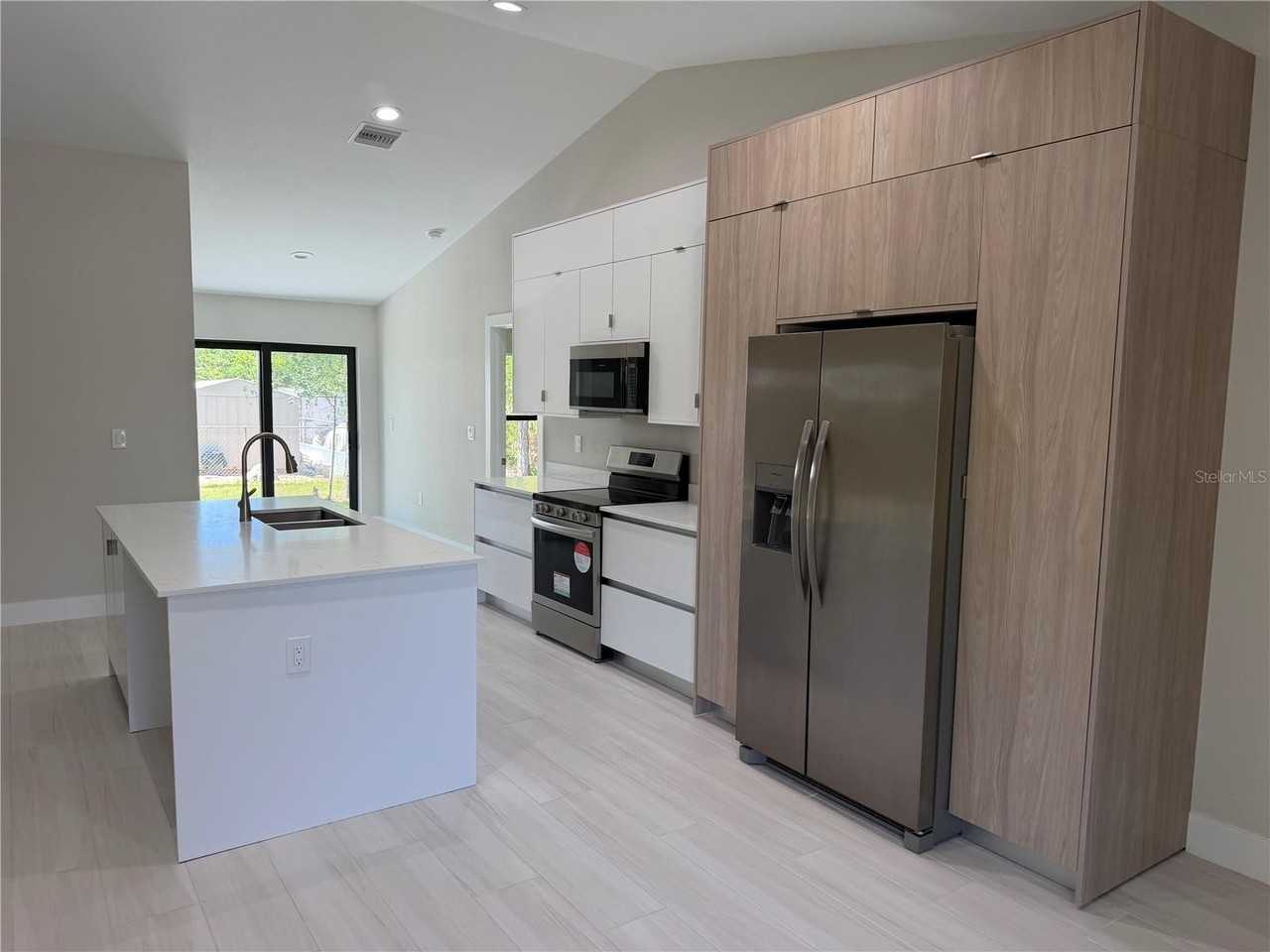 23367 Mayville Ave - Photo 5 of 37
