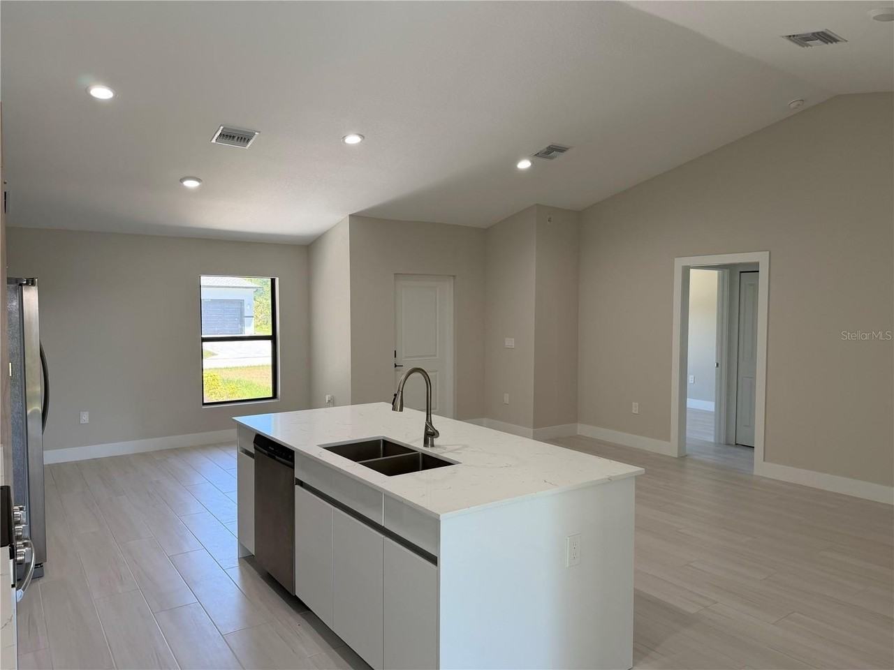 23367 Mayville Ave - Photo 7 of 37