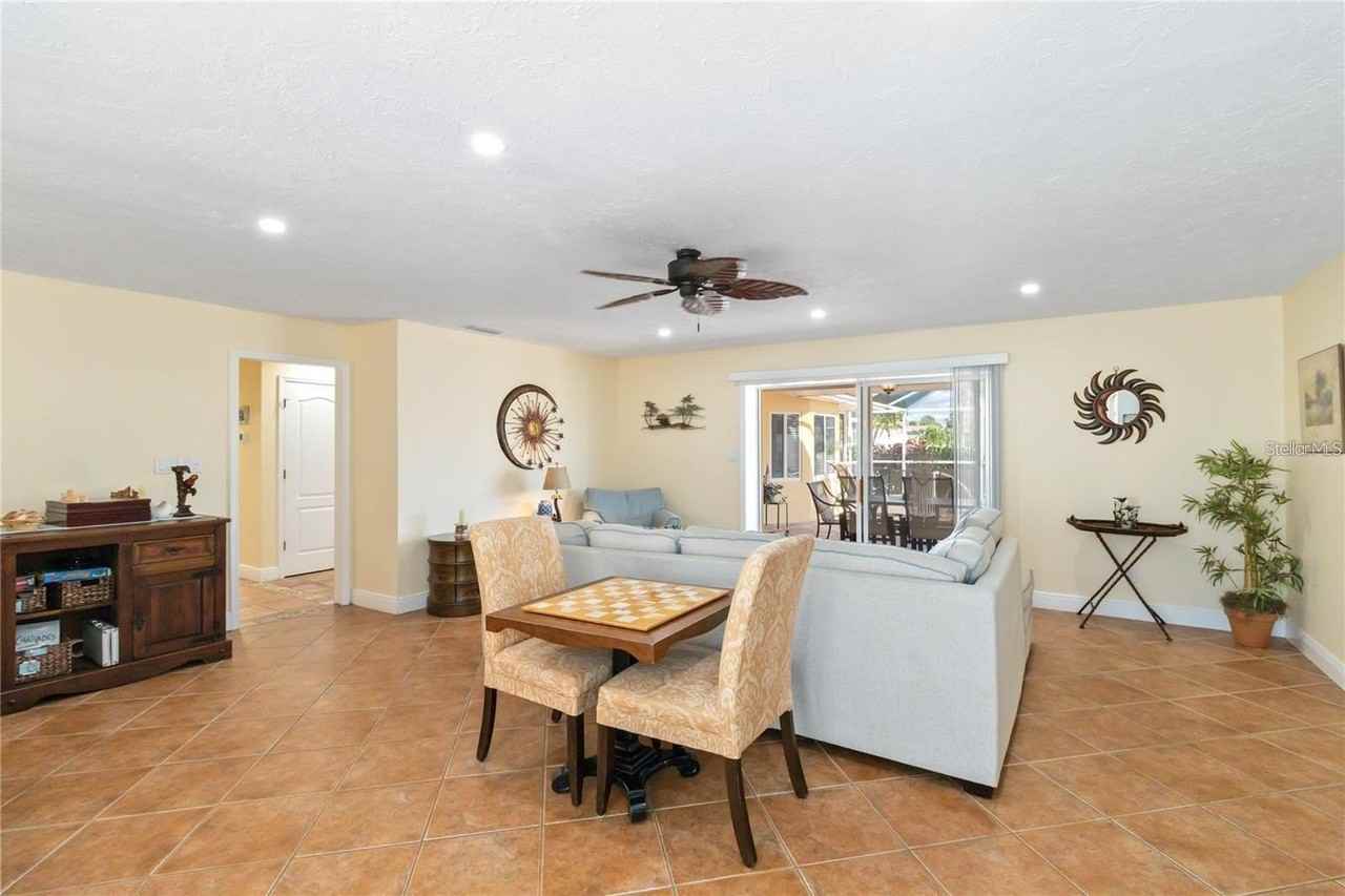 6711 Avenue C - Photo 6 of 25
