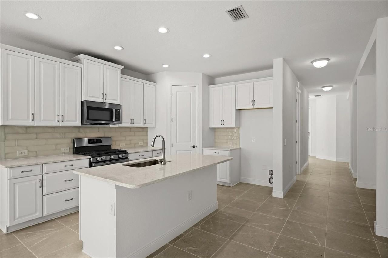 10366 Lake George Ave - Photo 3 of 29