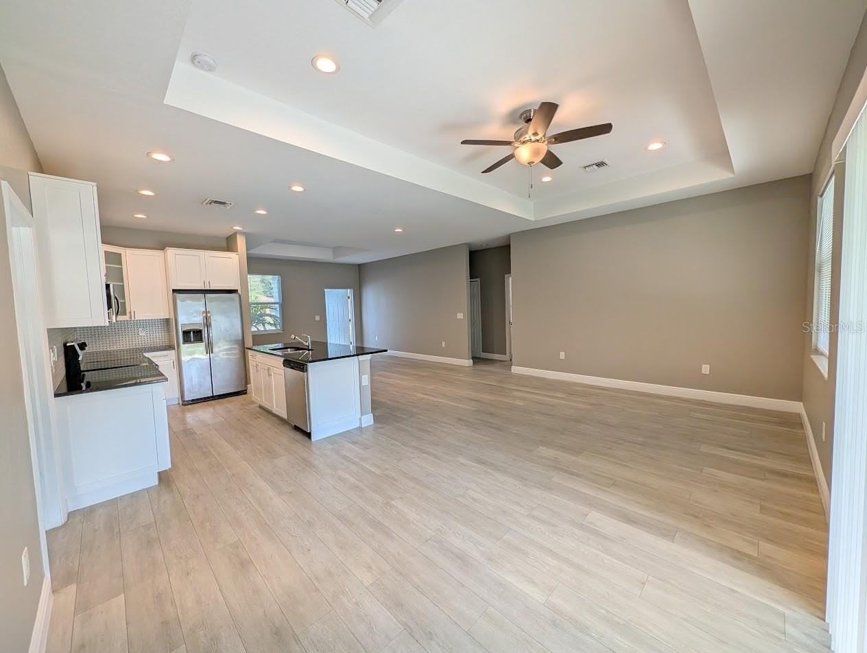 1643 Jeannin Dr - Photo 4 of 41