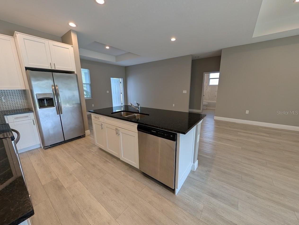 1643 Jeannin Dr - Photo 6 of 41