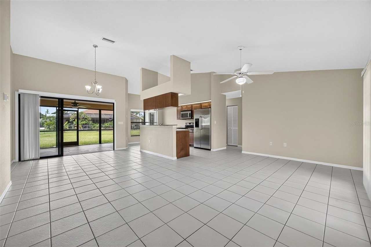 23245 Lehigh Ave - Photo 5 of 30