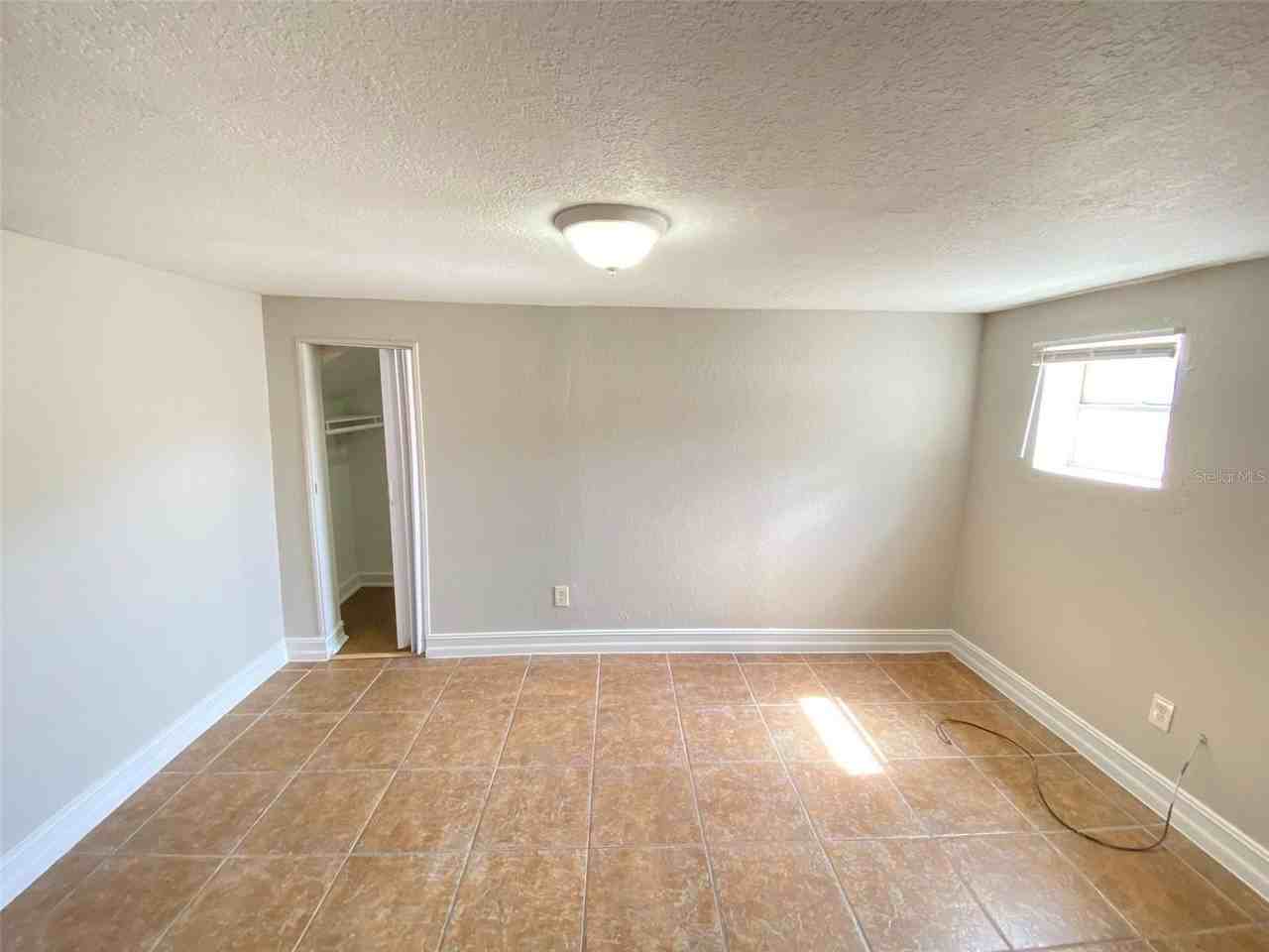 812 W Livingston St #B - Photo 3 of 12