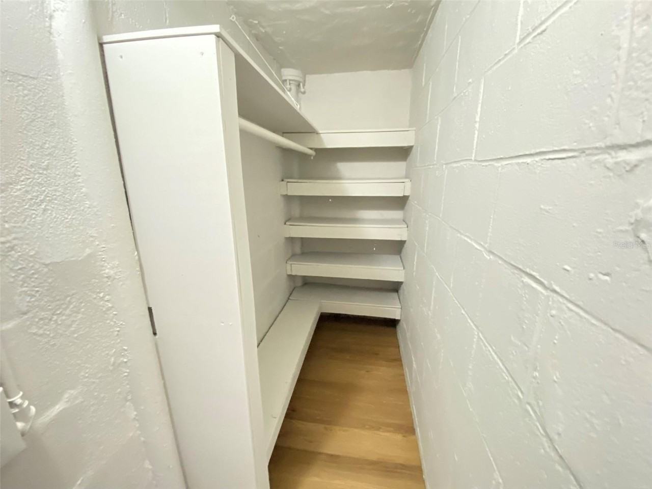 812 W Livingston St #B - Photo 5 of 12