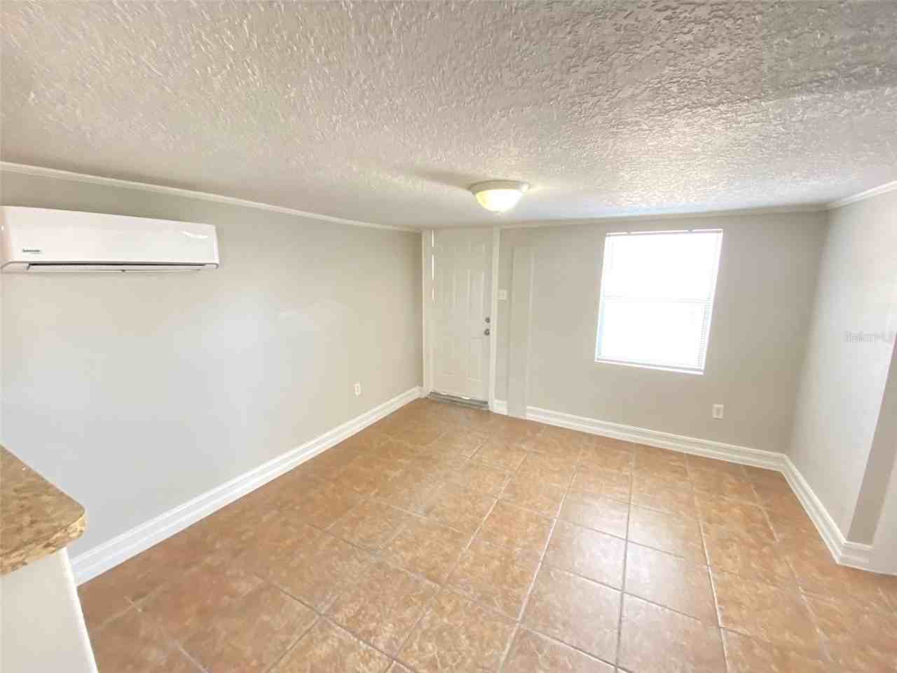 812 W Livingston St #B - Photo 6 of 12