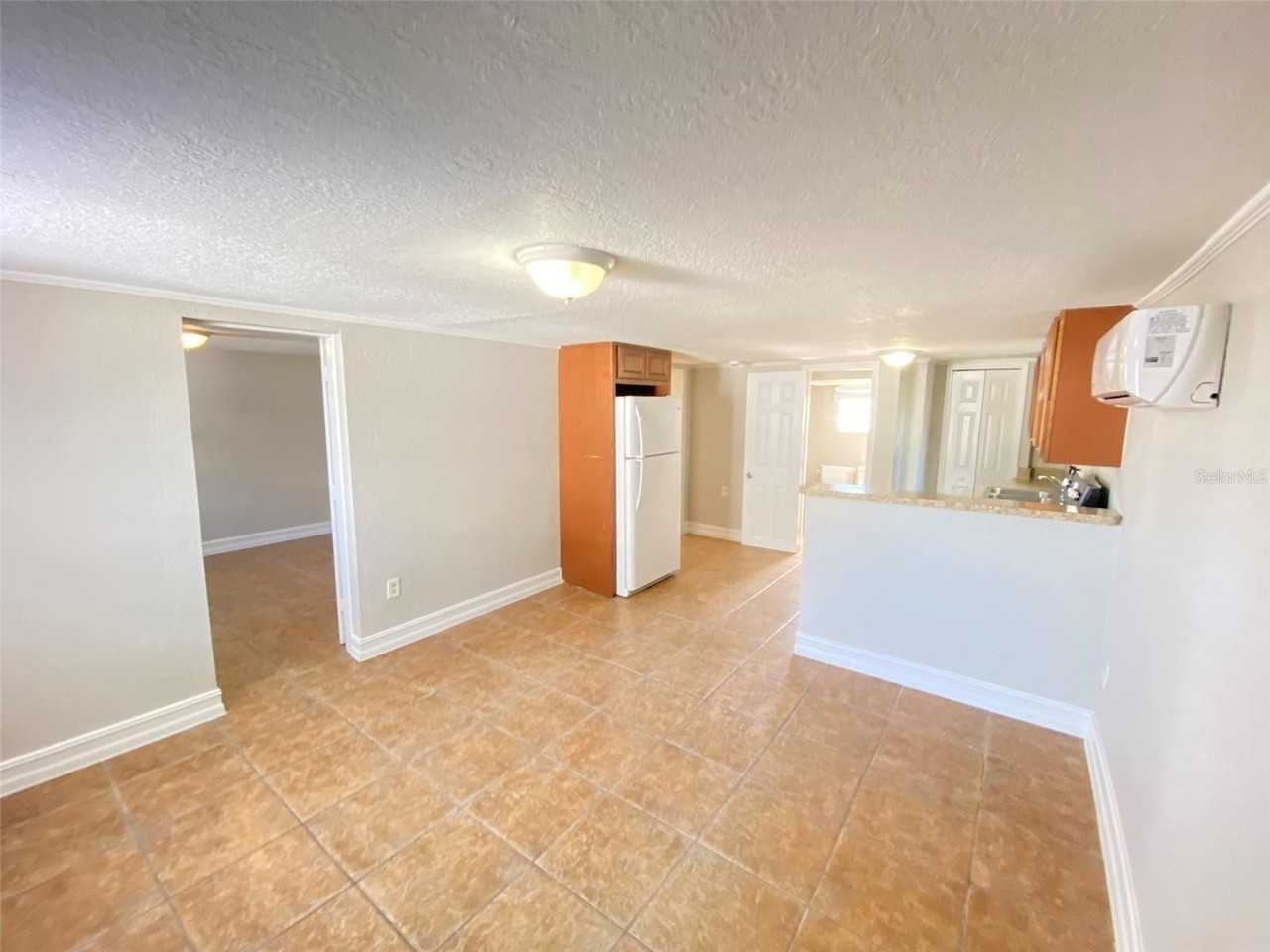 812 W Livingston St #B - Photo 7 of 12