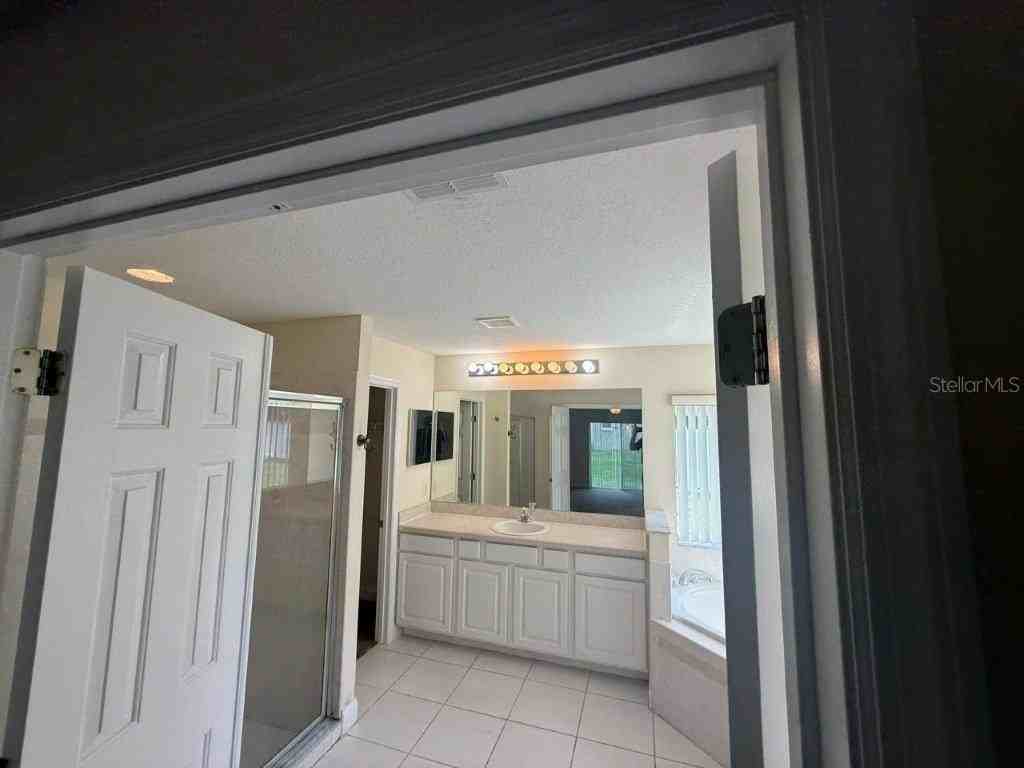 960 Chase Ct - Photo 5 of 16