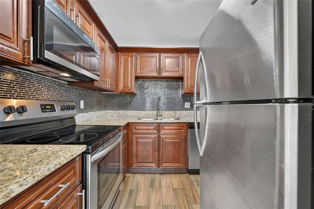 118 W America St #2 - Photo 3 of 16
