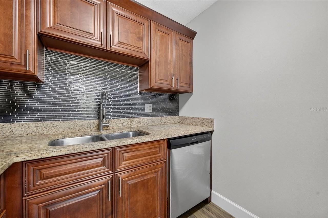 118 W America St #2 - Photo 4 of 16