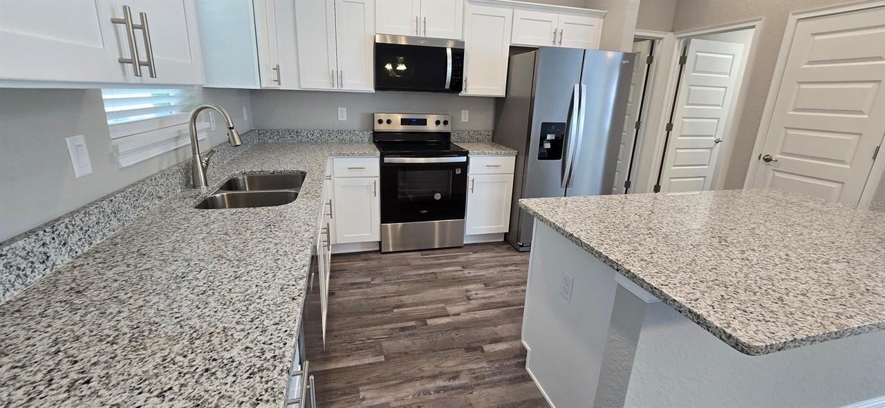 217 Oak Lane Cir - Photo 4 of 18