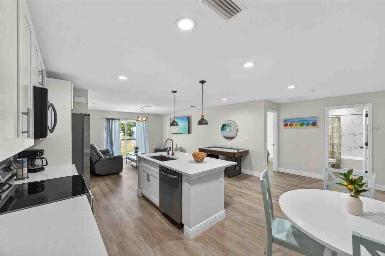 12114 Clarendon Ave - Photo 3 of 28