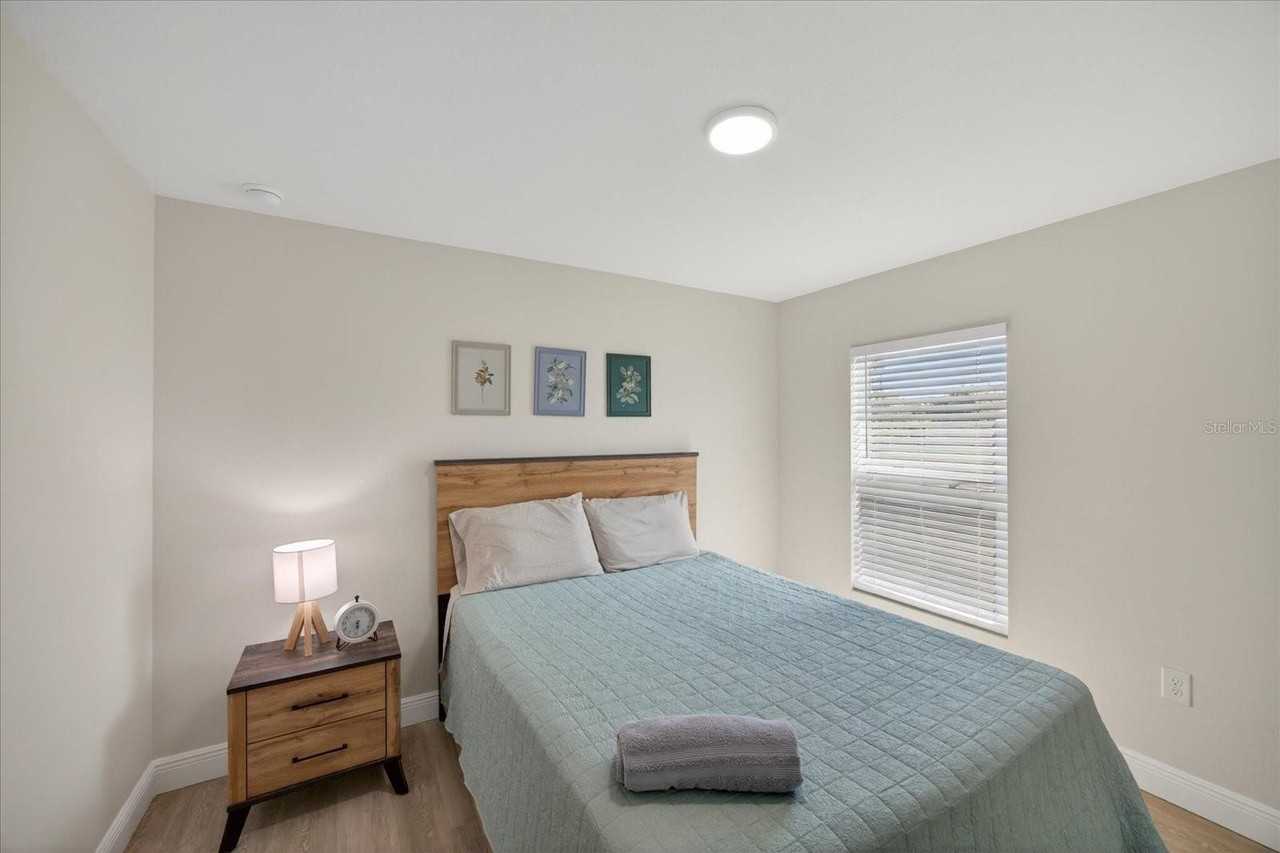 12114 Clarendon Ave - Photo 5 of 28