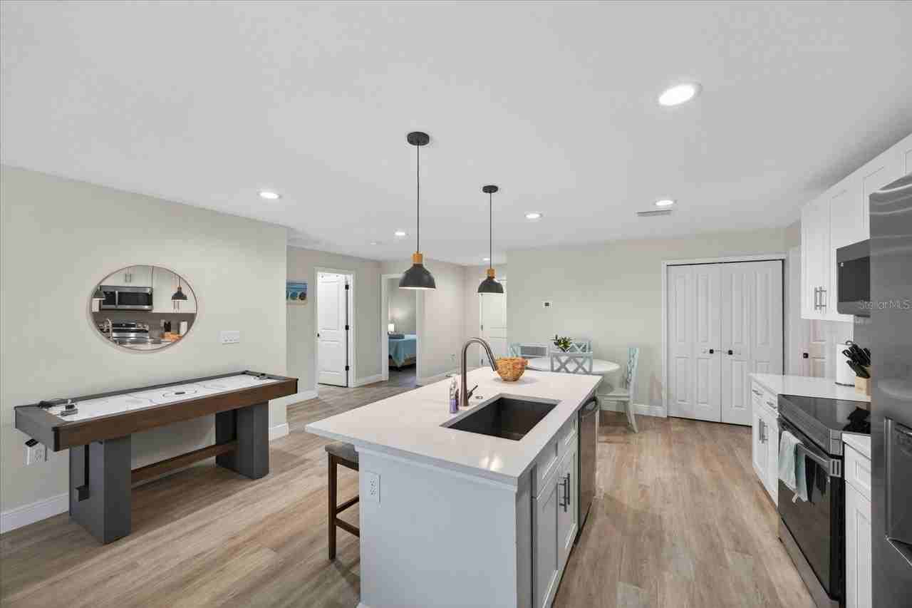 12114 Clarendon Ave - Photo 7 of 28