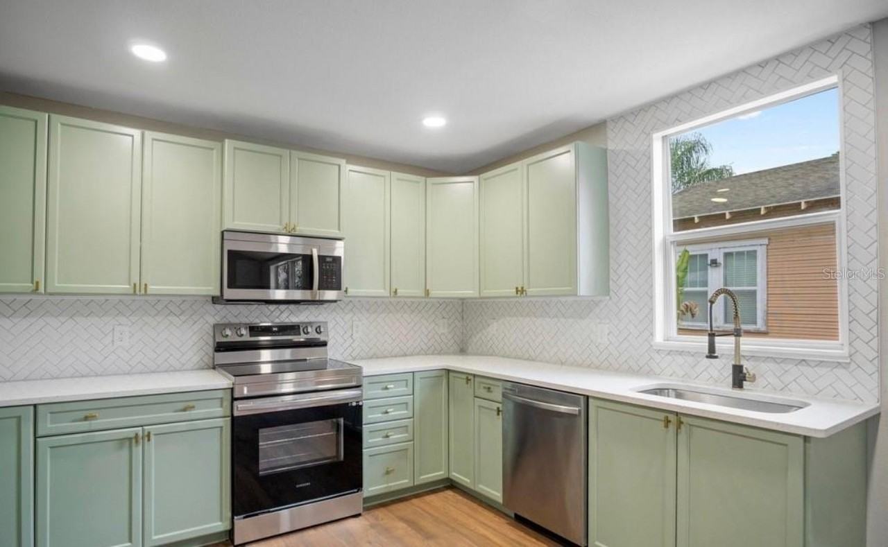 908 E 20th Ave - Photo 3 of 11