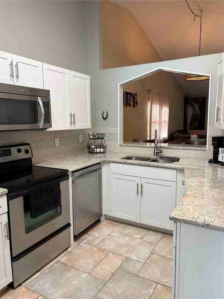 571 Milburne Close - Photo 3 of 17