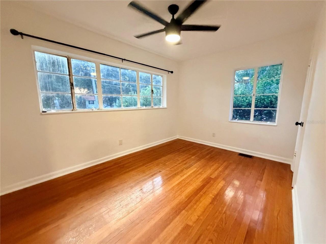 511 N Kentucky Ave - Photo 2 of 10
