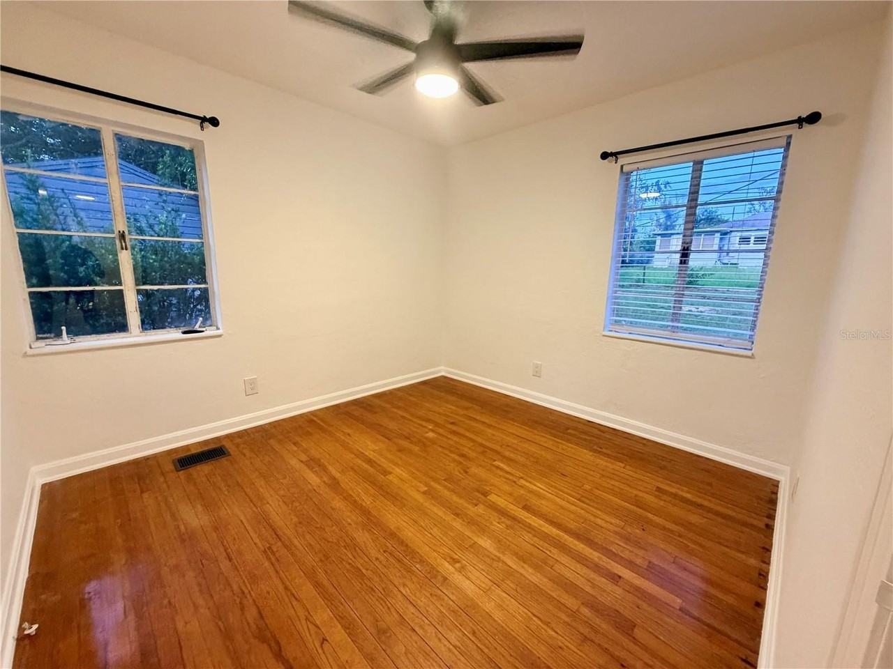 511 N Kentucky Ave - Photo 3 of 10